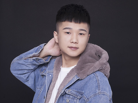 #赵一博海报