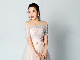 郭杰英主播照片