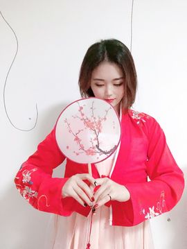 跑调嘉💟休主播照片