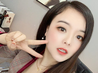 青丝半掩眉砂的主播照片