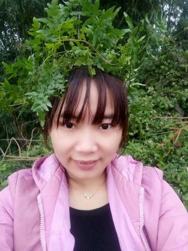 小草的大宝主播照片
