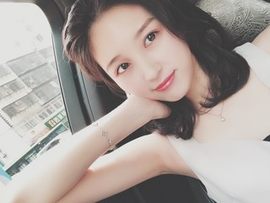 无聊看着主播照片