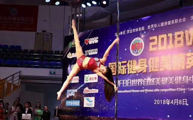 鋼管舞童童的主播照片