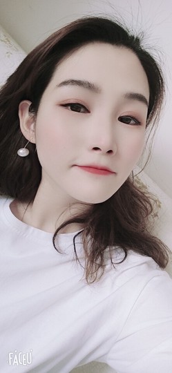 阿曼儿主播照片