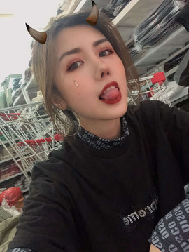 陆七萬主播照片