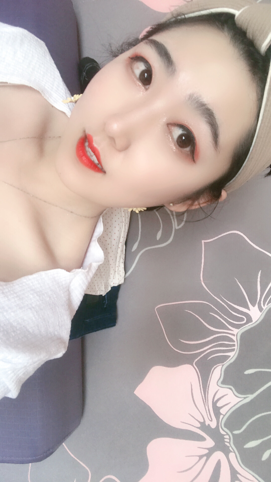 姗姗肚子疼休的主播照片