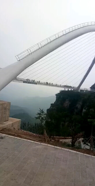 潭溪山玻璃桥。