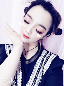 新人纳兰露熙主播照片