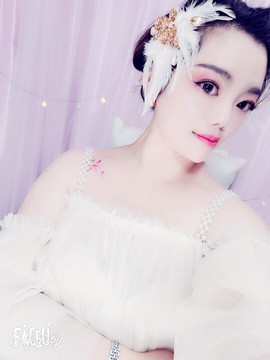 新人纳兰露熙主播照片