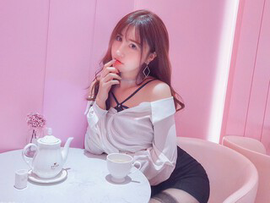 周前前289agv主播照片