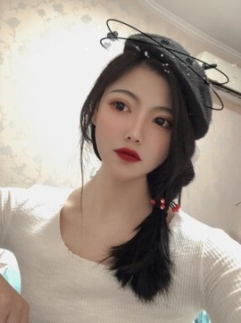 三三暂退主播照片