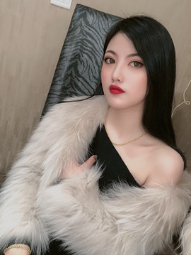 三三暂退主播照片