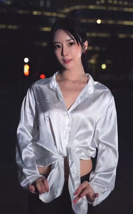 陆七萬主播照片