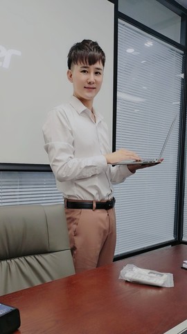 演员孔雀哥哥主播照片
