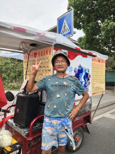 乐二娃祝大家五一快乐的图片