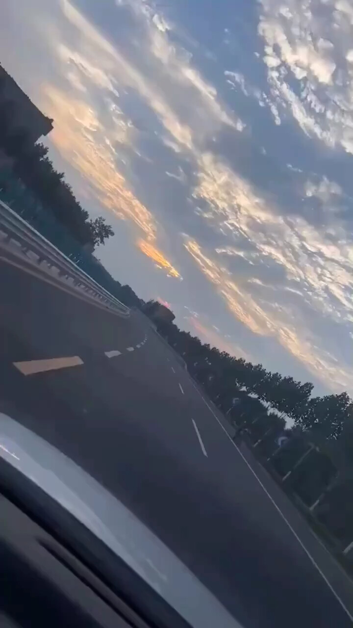 治愈自己最好的方法是忙碌和早安