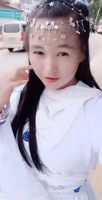 没有守护的小丫头独自一人