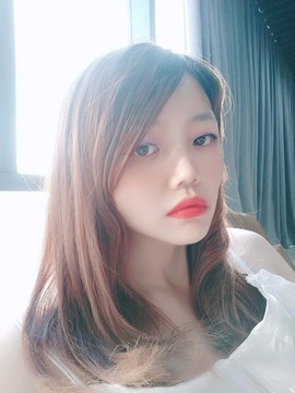 依依🌺星🌺城事主播照片