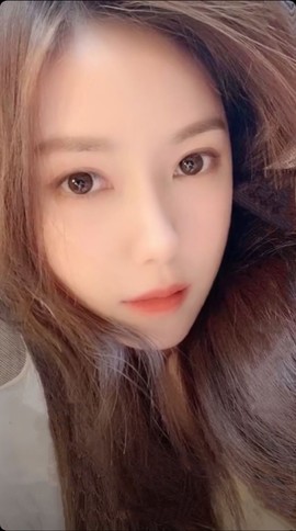 陆七萬主播照片