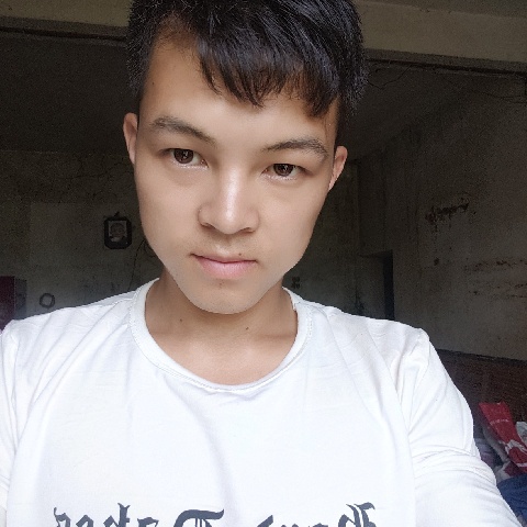 钟爱小伟的主播照片