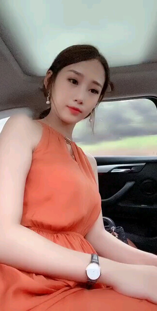 我们都生活在阴沟里，但仍有人仰