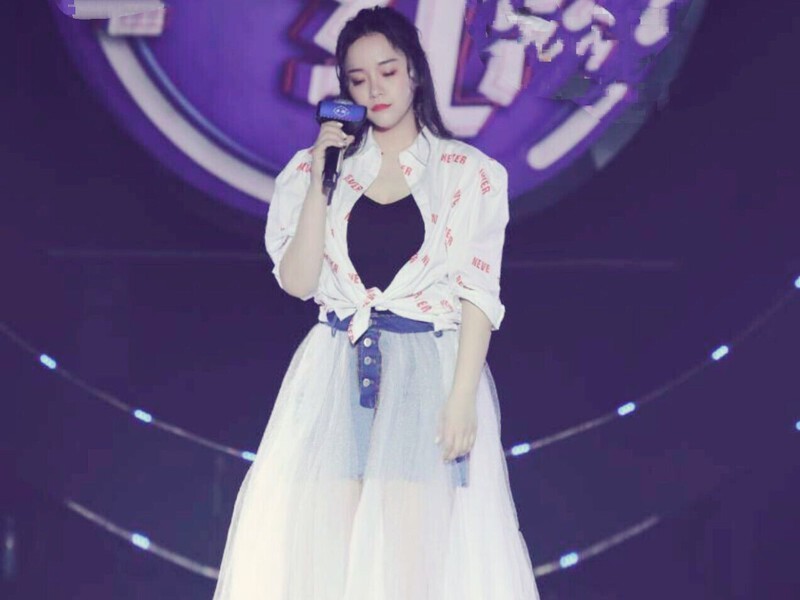 歌手夏天的主播海报