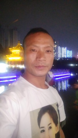 龚坦克主播照片