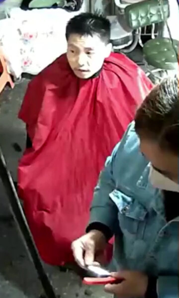 我的理发店加歌舞厅加业余k歌噻