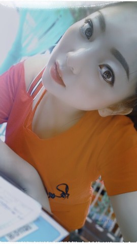 娇滴滴的小疯子主播照片