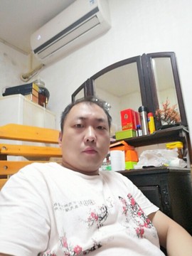 5252丁欢主播照片