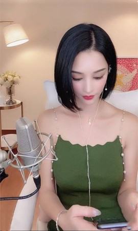 陆七萬主播照片