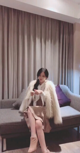 云中谁寄锦书来，也行明天会来