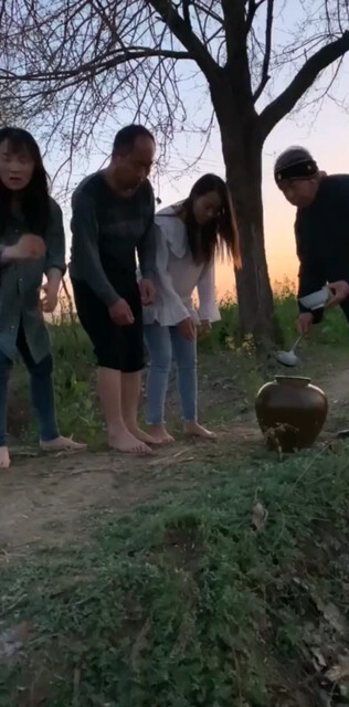 酒不能喝了。谁说不够朋友我愿意