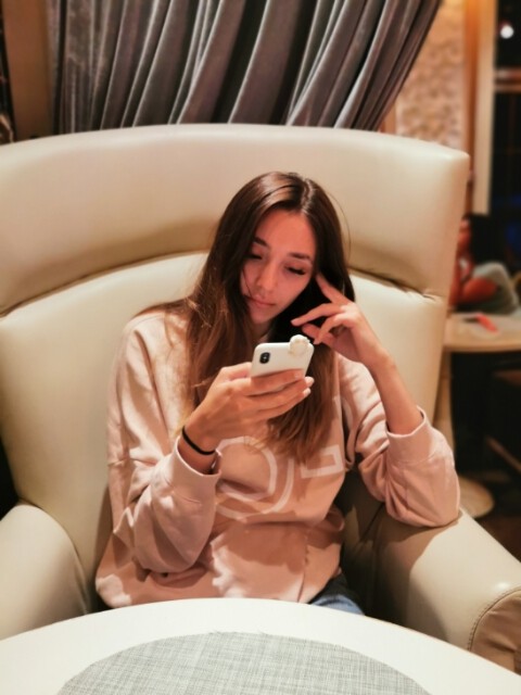 混血美女主播照片