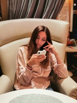 混血美女主播照片