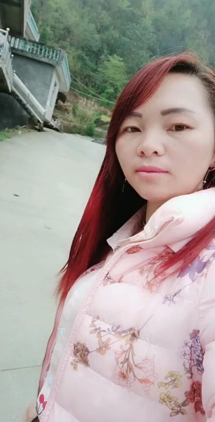 寂寞盈袖映清秋