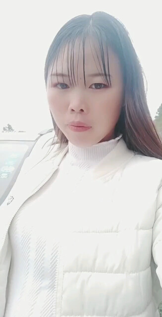 端起这杯酒