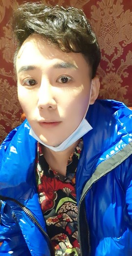 演员孔雀哥哥主播照片