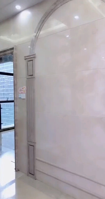 跳着跳着，把小哥哥吓跑了