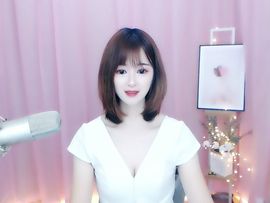 笑笑暂退主播照片