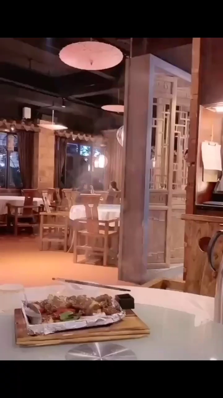 还原大哥酒局上的样子
