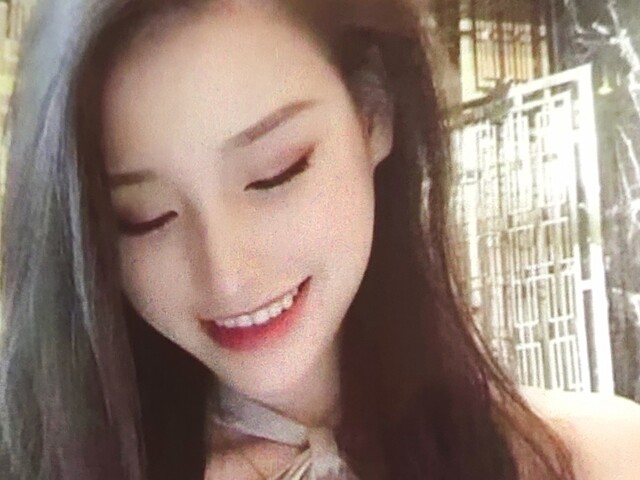 小萌🍒海报