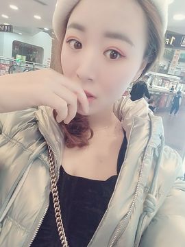 璐璐已换号播哈主播照片