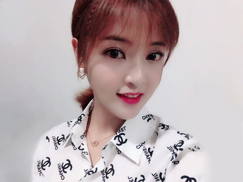 开心小晴天的主播海报