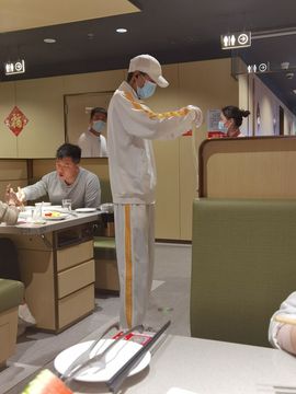 1554611743主播照片