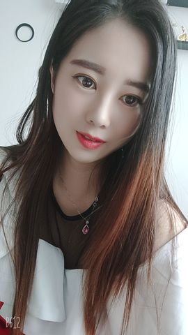 沁馨ღ求百元榜主播照片