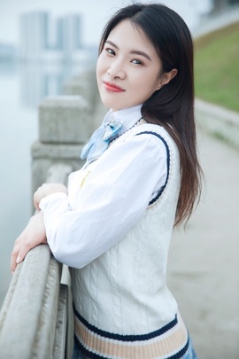 唯爱🌺小艾主播照片