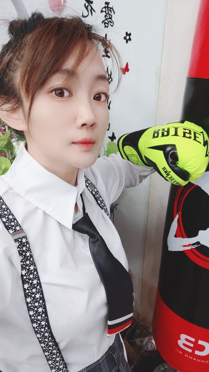 丑小鸭💞愿有一束光的图片