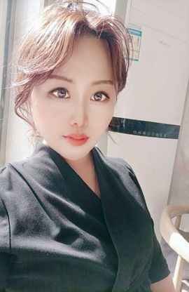 梨莎挺住啊主播照片