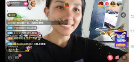 凉山彝妹主播照片